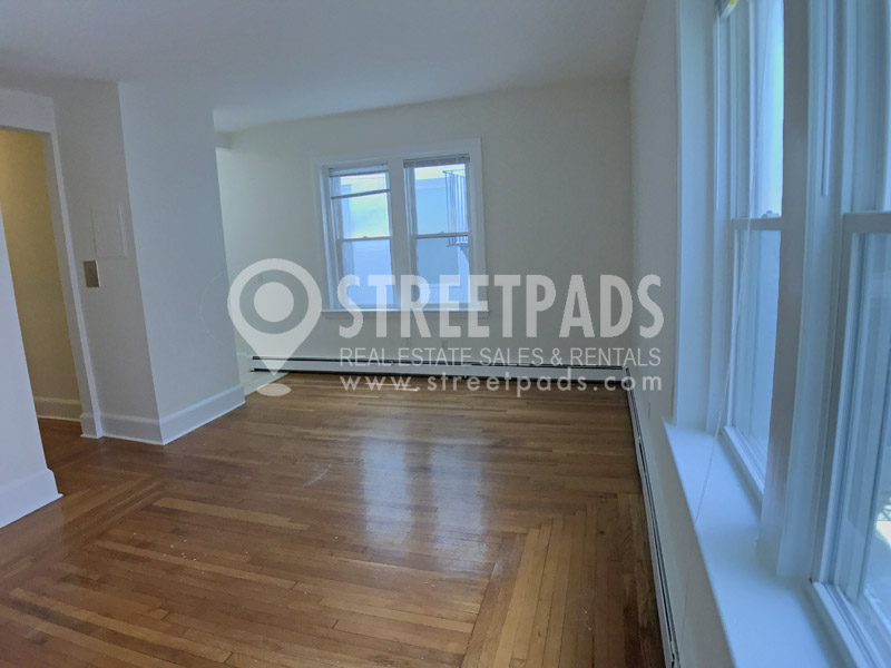 Studio bed, 1 bath apartment for rent at 1539 Beacon St Unit 4, Griggs Park — photo 3 of 14