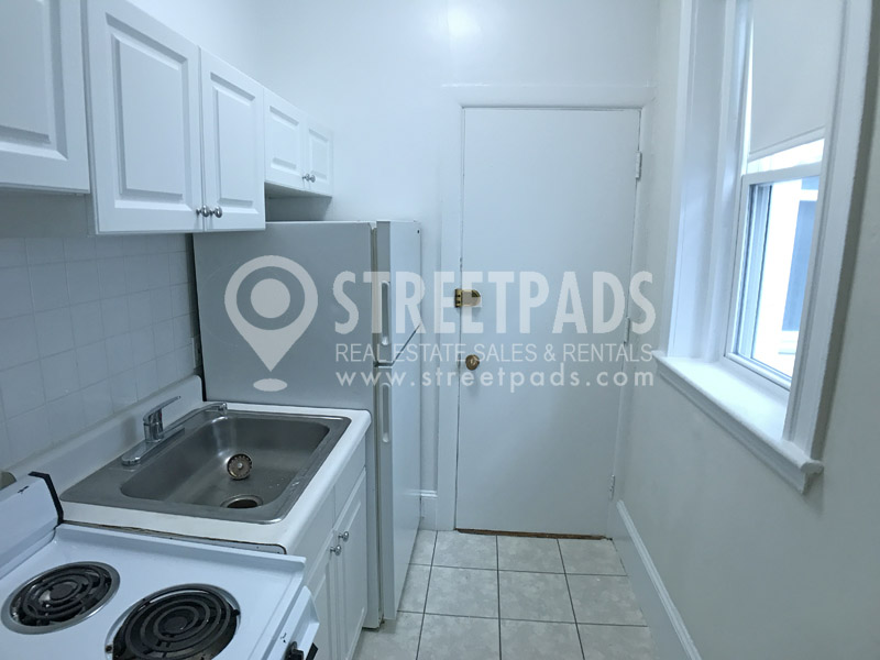 Studio bed, 1 bath apartment for rent at 1539 Beacon St Unit 4, Griggs Park — photo 9 of 14