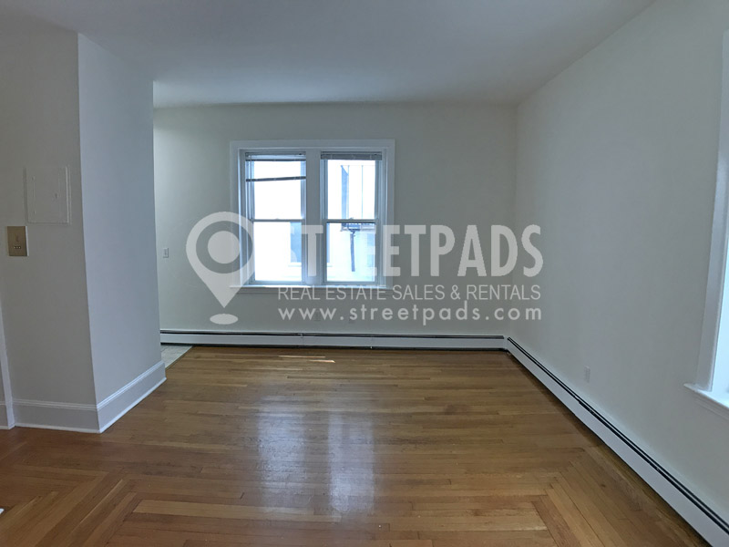 Studio bed, 1 bath apartment for rent at 1539 Beacon St Unit 4, Griggs Park — photo 5 of 14