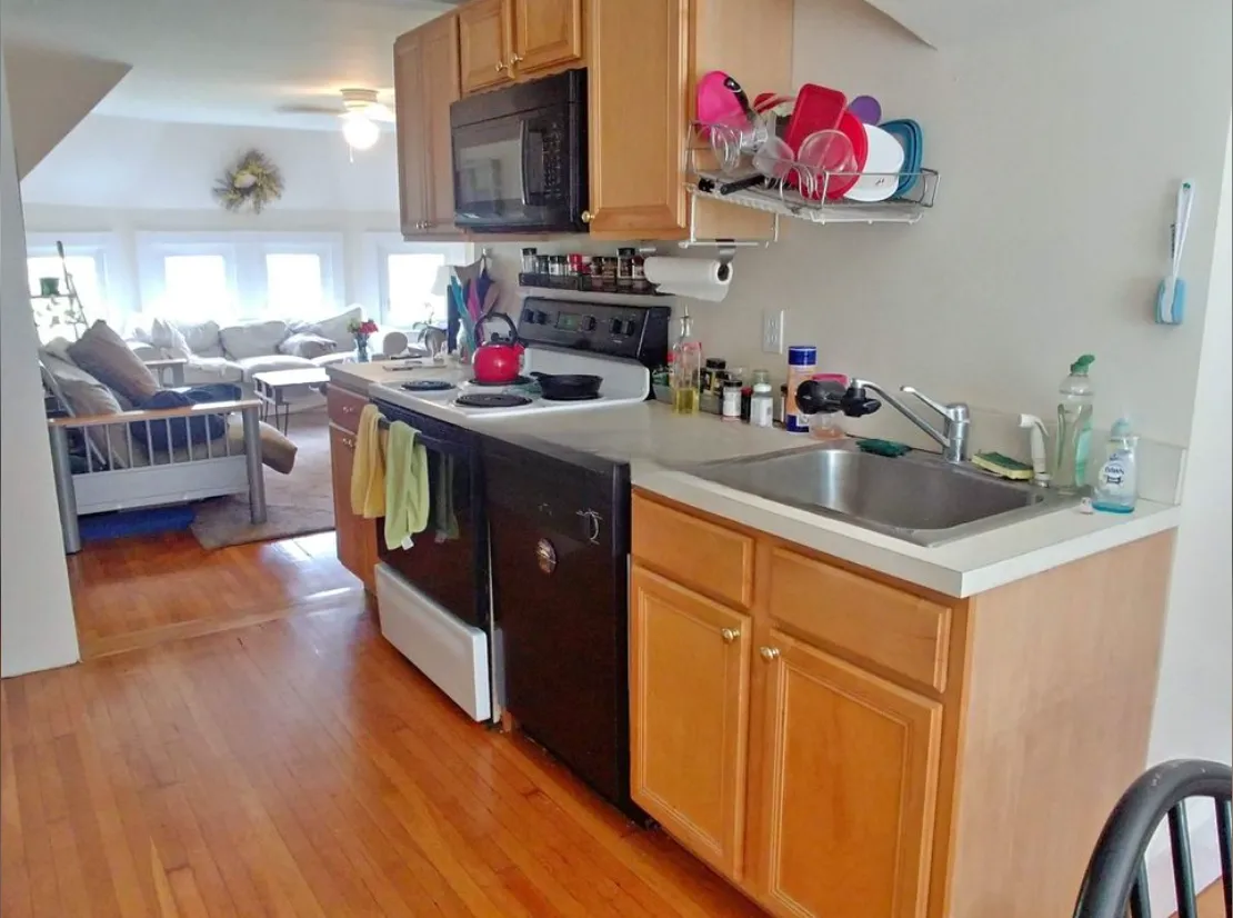 3 bed, 1 bath apartment for rent at 1539 Cambridge St Unit 3, Mid-Cambridge — photo 3 of 13
