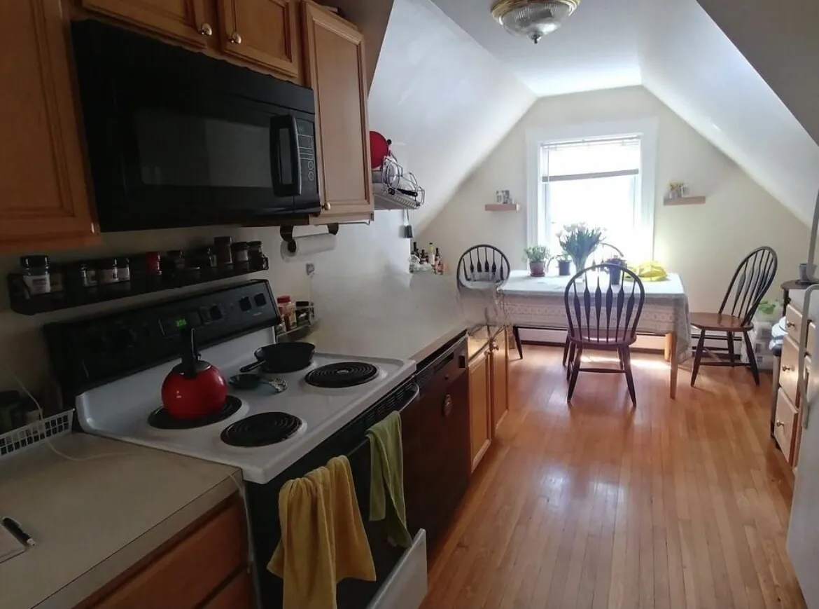 3 bed, 1 bath apartment for rent at 1539 Cambridge St Unit 3, Mid-Cambridge — photo 4 of 13