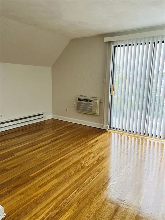 1 bed, 1 bath apartment for rent at 153A Belmont Unit 2, Everett — photo 5 of 10