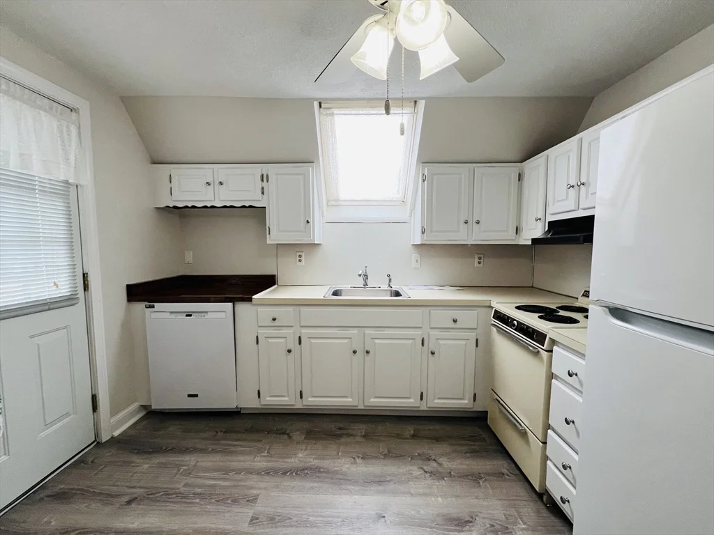 1 bed, 1 bath apartment for rent at 153A Belmont Unit 2, Everett — photo 4 of 10