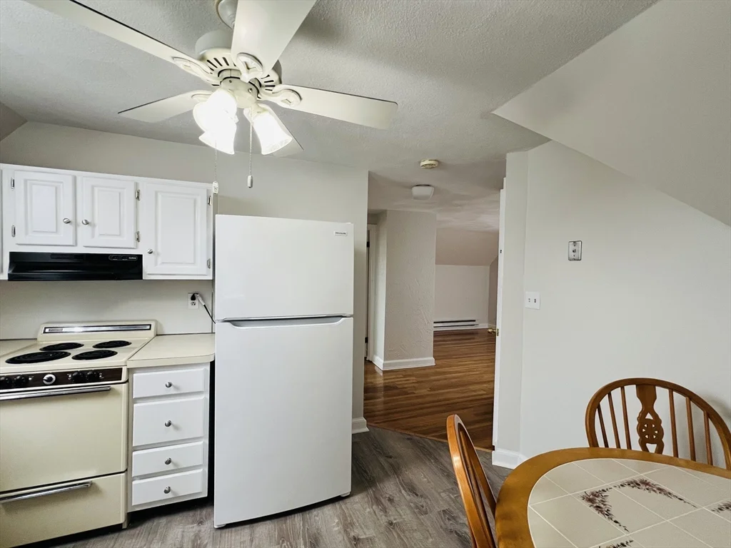 1 bed, 1 bath apartment for rent at 153A Belmont Unit 2, Everett — photo 3 of 10