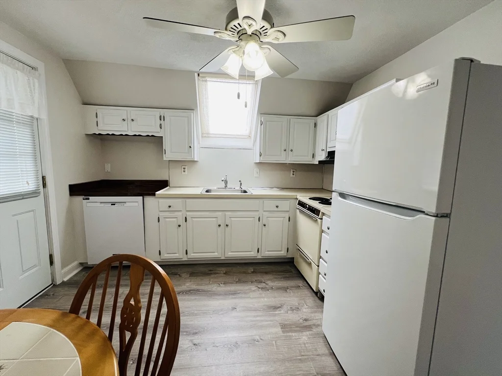 1 bed, 1 bath apartment for rent at 153A Belmont Unit 2, Everett — photo 1 of 10