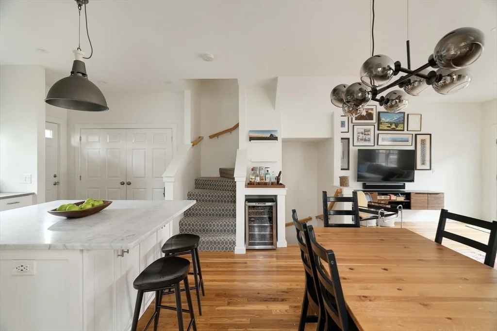 3 bed, 2 bath apartment for rent at 154 Allston St Unit 154, Cambridgeport — photo 3 of 27