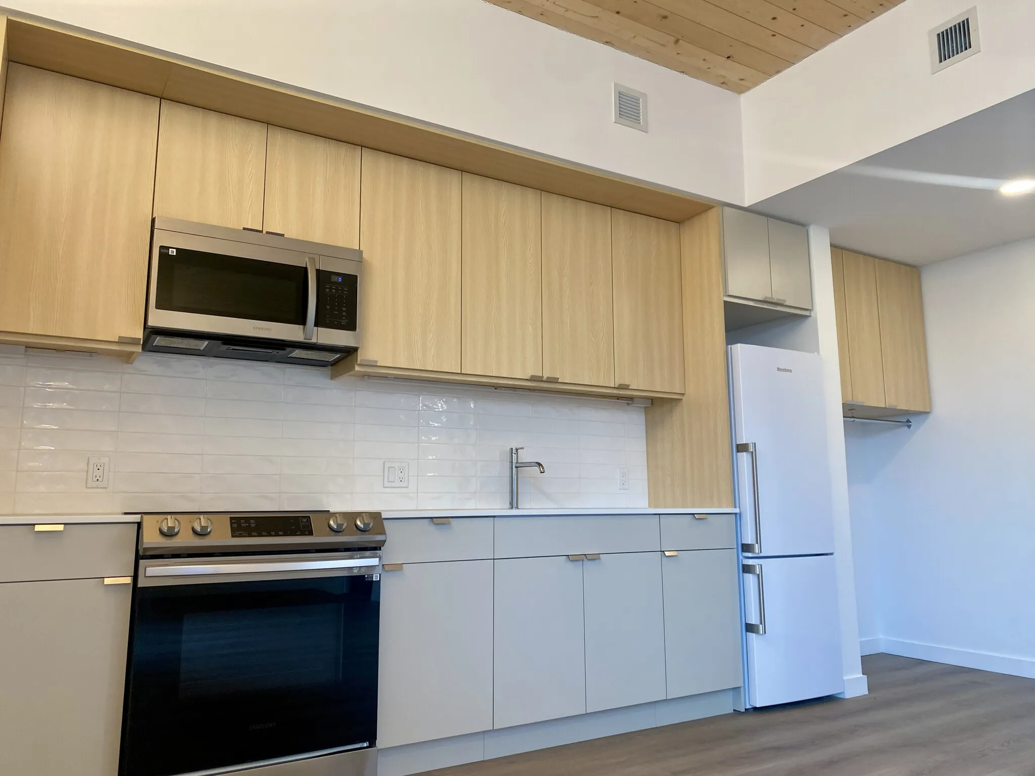 Studio bed, 1 bath apartment for rent at 154 Broadway Unit 505, East Somerville — photo 11 of 36