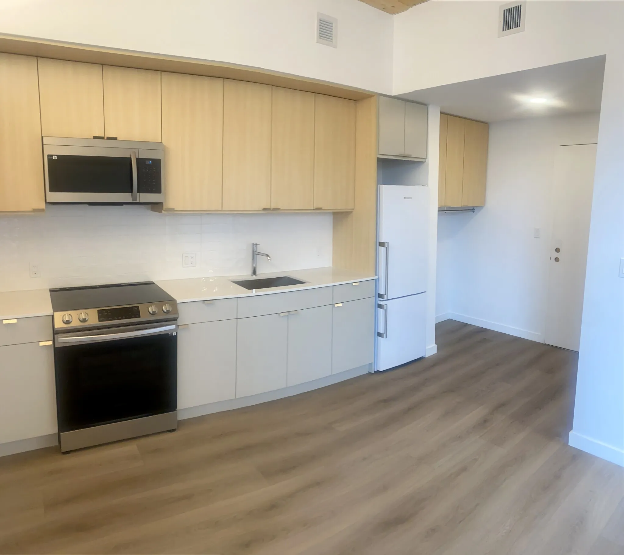 Studio bed, 1 bath apartment for rent at 154 Broadway Unit 505, East Somerville — photo 7 of 36