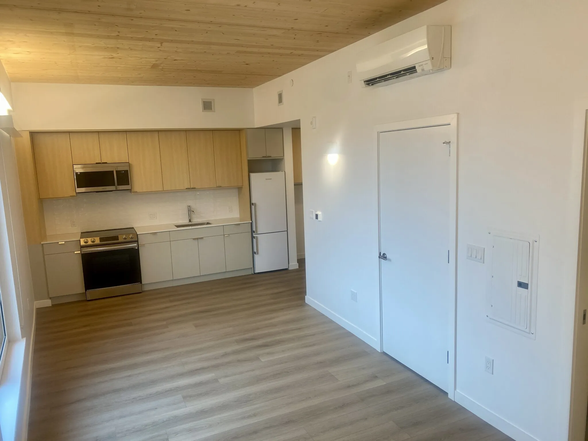 Studio bed, 1 bath apartment for rent at 154 Broadway Unit 505, East Somerville — photo 3 of 36