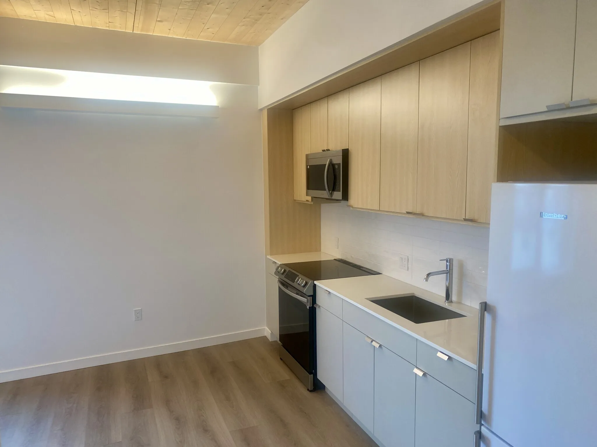 Studio bed, 1 bath apartment for rent at 154 Broadway Unit 505, East Somerville — photo 8 of 36