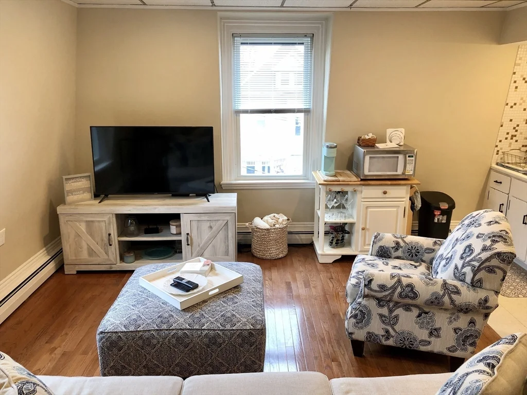 1 bed, 1 bath apartment for rent at 154 Central St Unit 10, Magoun Square — photo 4 of 17