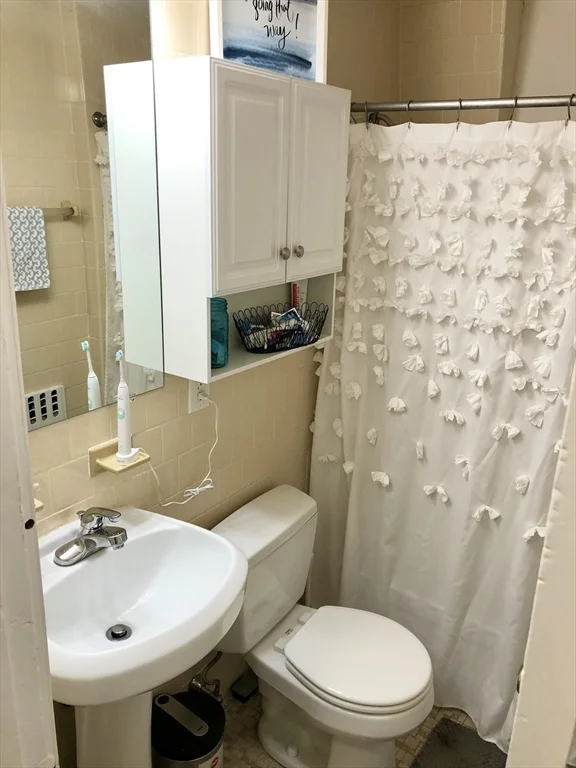 1 bed, 1 bath apartment for rent at 154 Central St Unit 10, Magoun Square — photo 16 of 17