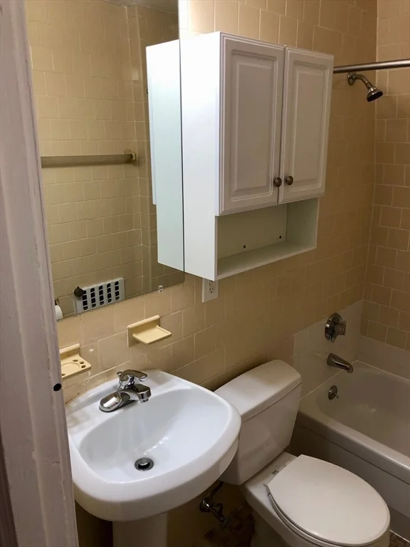 1 bed, 1 bath apartment for rent at 154 Central St Unit 10, Magoun Square — photo 17 of 17