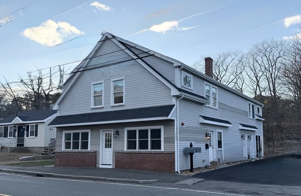2 bed, 1 bath apartment for rent at 154 Granite St Unit 2&3, Rockport — photo 1 of 22