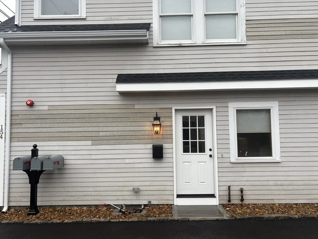 2 bed, 1 bath apartment for rent at 154 Granite St Unit 2&3, Rockport — photo 4 of 22