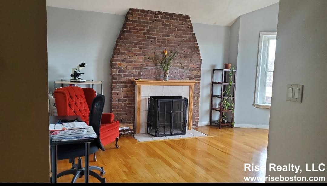 3.5 bed, 2 bath apartment for rent at 154 Harvard St Unit 7, Coolidge Corner — photo 9 of 11
