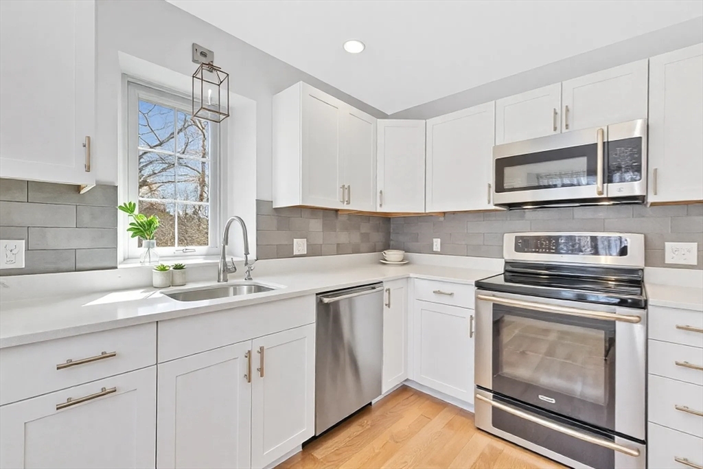 3 bed, 2 bath apartment for rent at 154 Highland St Unit 154, Roxbury — photo 9 of 35