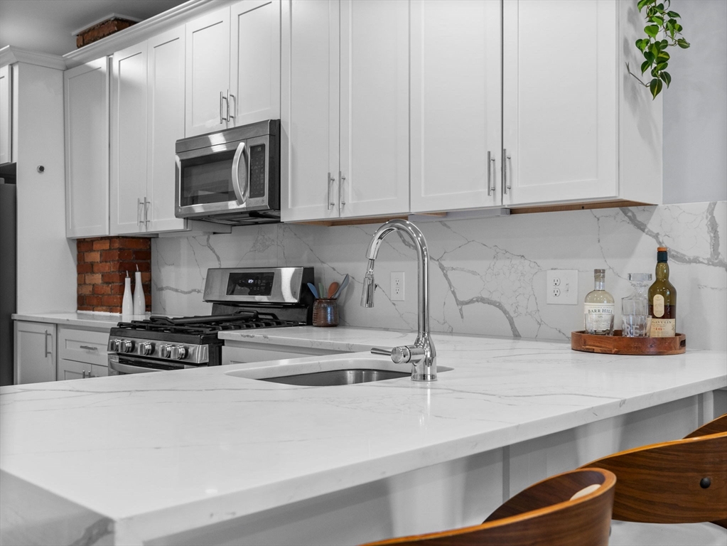 2 bed, 2 bath apartment for rent at 154 Lexington St Unit 2, East Boston — photo 4 of 19
