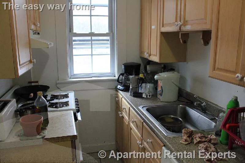6 bed, 2 bath apartment for rent at 154 Magazine St Unit 1, Cambridgeport — photo 8 of 9