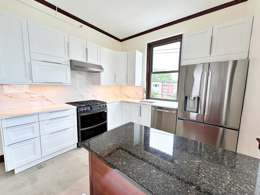 1 bed, 1 bath apartment for rent at 154 Maverick St Unit 301, East Boston — photo 3 of 20