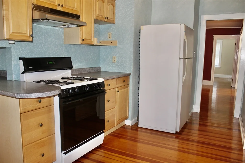 3 bed, 1 bath apartment for rent at 154 Mount Vernon St Unit 2, Malden — photo 4 of 21