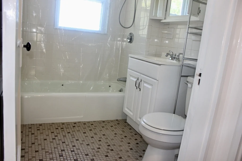 3 bed, 1 bath apartment for rent at 154 Mount Vernon St Unit 2, Malden — photo 20 of 21