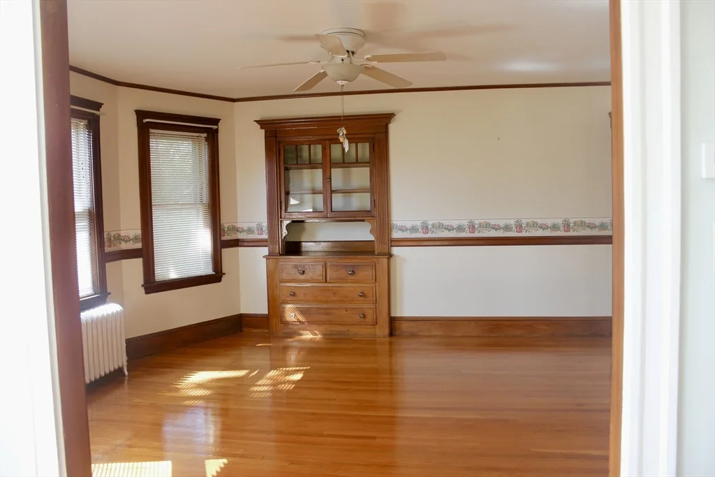 3 bed, 1 bath apartment for rent at 154 Mount Vernon St Unit 2, Malden — photo 3 of 21