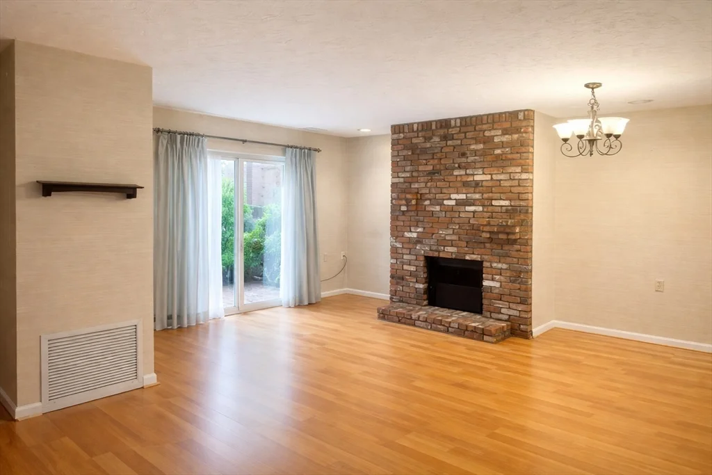 2 bed, 2 bath apartment for rent at 154 Quincy Shore Dr Unit 36, Quincy — photo 3 of 12