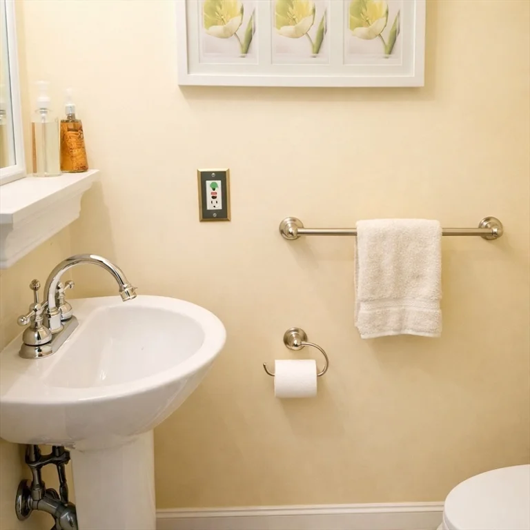 2 bed, 2 bath apartment for rent at 154 Quincy Shore Dr Unit 36, Quincy — photo 9 of 12
