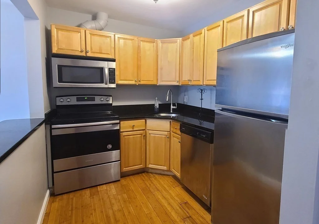 3 bed, 2 bath apartment for rent at 154 Quincy Shore Dr Unit 49, Quincy — photo 2 of 13