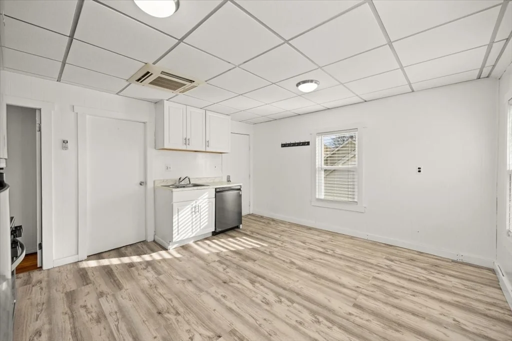 1 bed, 1 bath apartment for rent at 154 Summit St Unit 2, Pawtucket — photo 11 of 22