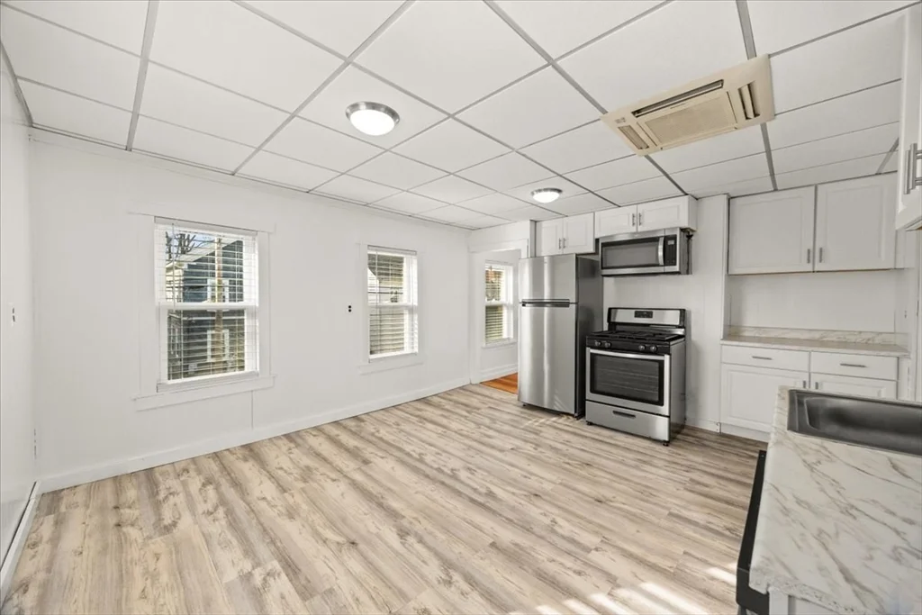 1 bed, 1 bath apartment for rent at 154 Summit St Unit 2, Pawtucket — photo 9 of 22