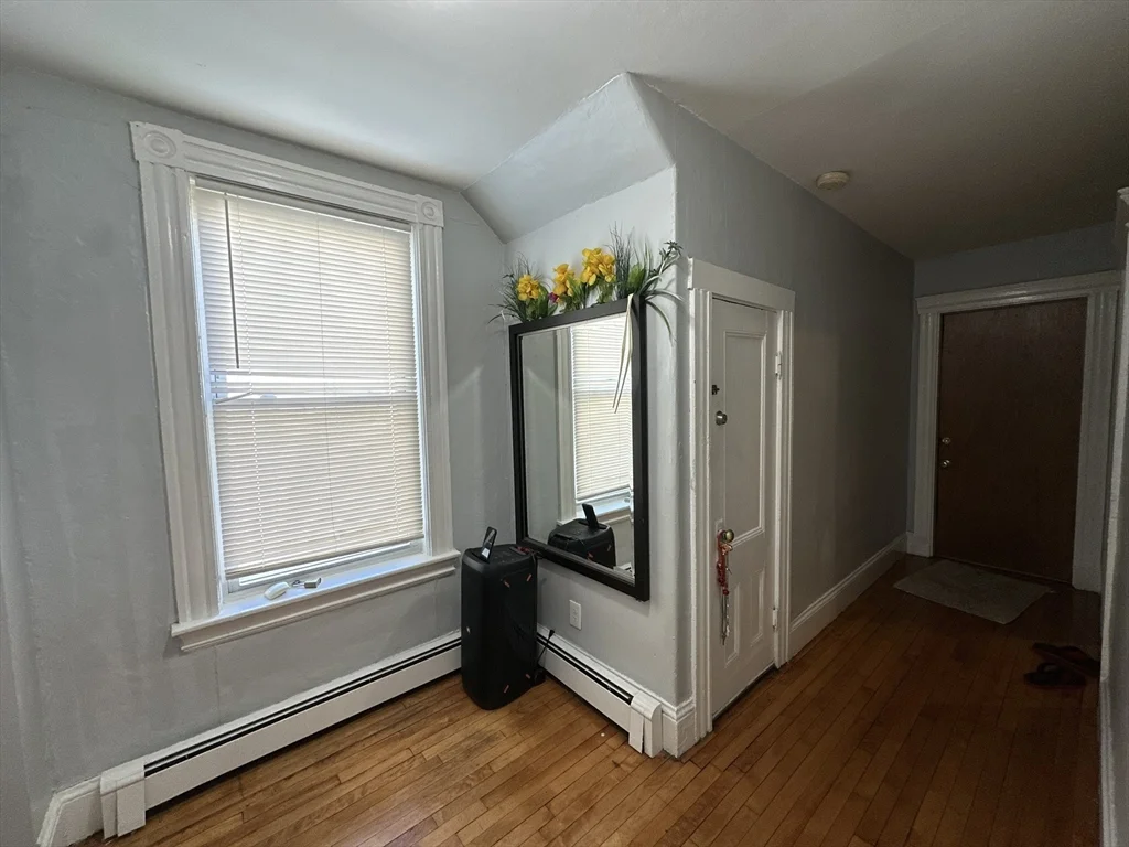 3 bed, 1 bath apartment for rent at 154 Vine St Unit 1, Everett — photo 5 of 22