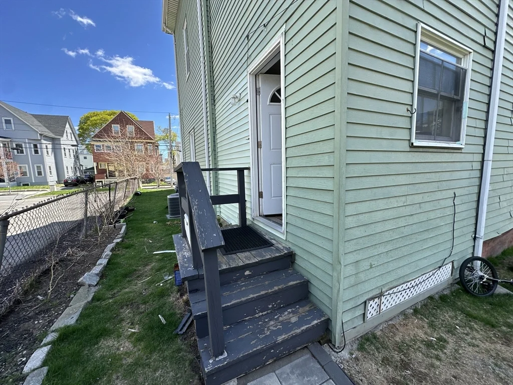 3 bed, 1 bath apartment for rent at 154 Vine St Unit 1, Everett — photo 20 of 22