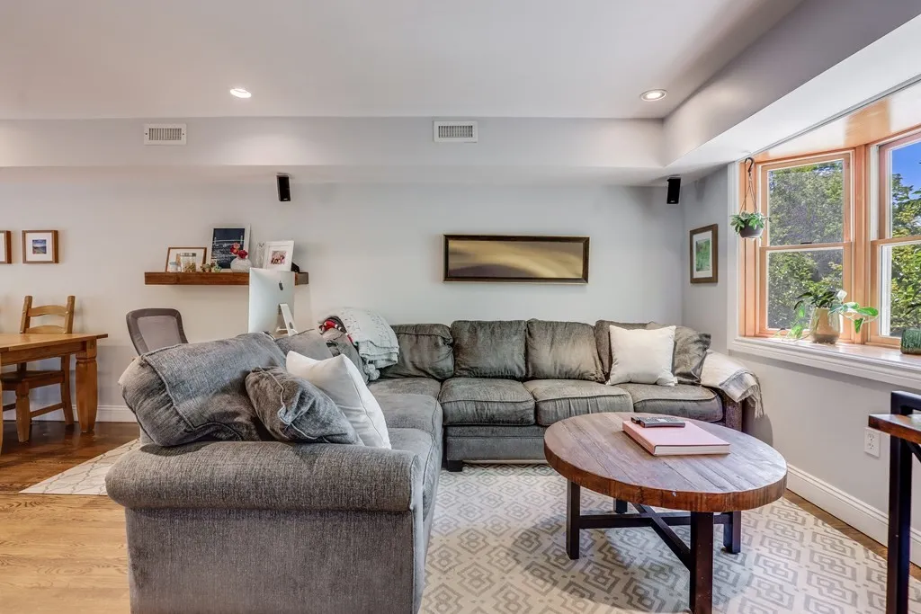 2 bed, 1 bath apartment for rent at 154 W 3rd St Unit 154, South Boston — photo 7 of 26