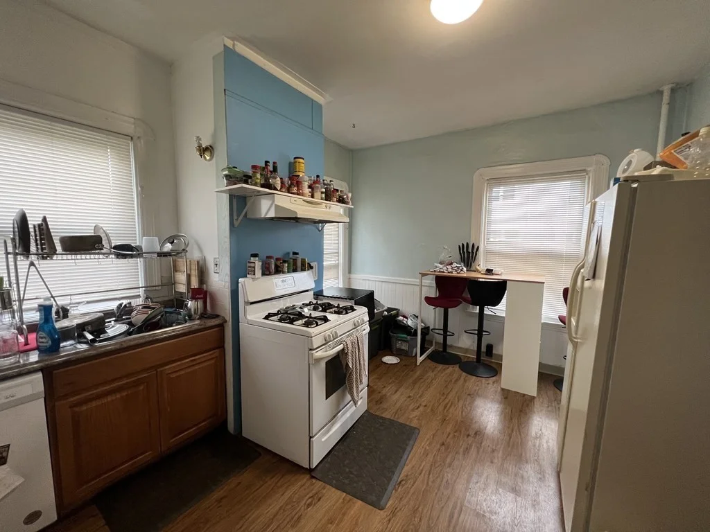 3 bed, 1 bath apartment for rent at 154 Walnut St Unit 1, Somerville — photo 11 of 17