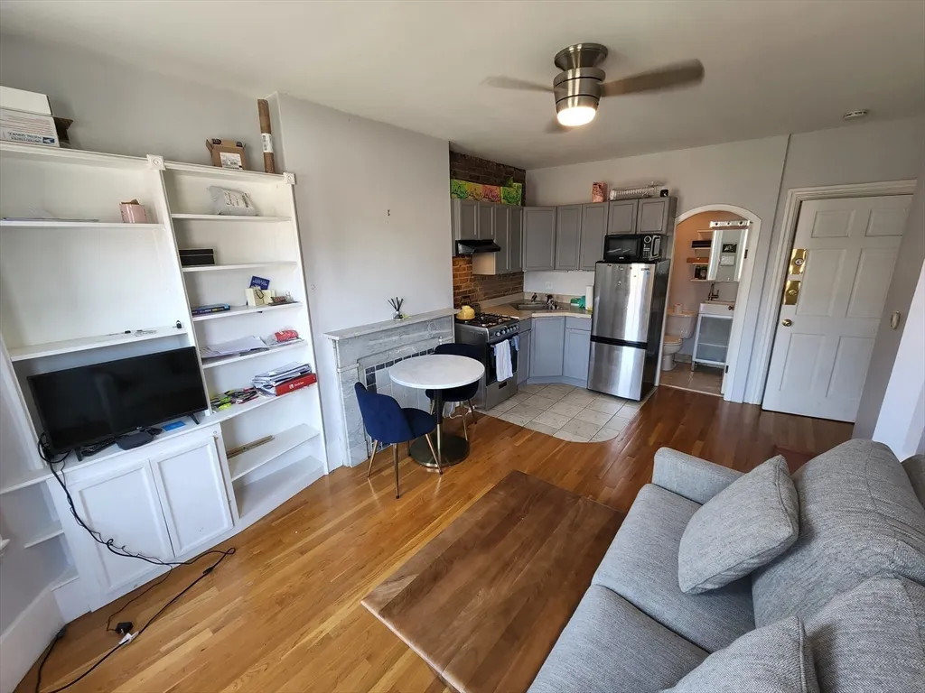 1 bed, 1 bath apartment for rent at 154 West Concord St Unit 3A, Shawmut — photo 2 of 5