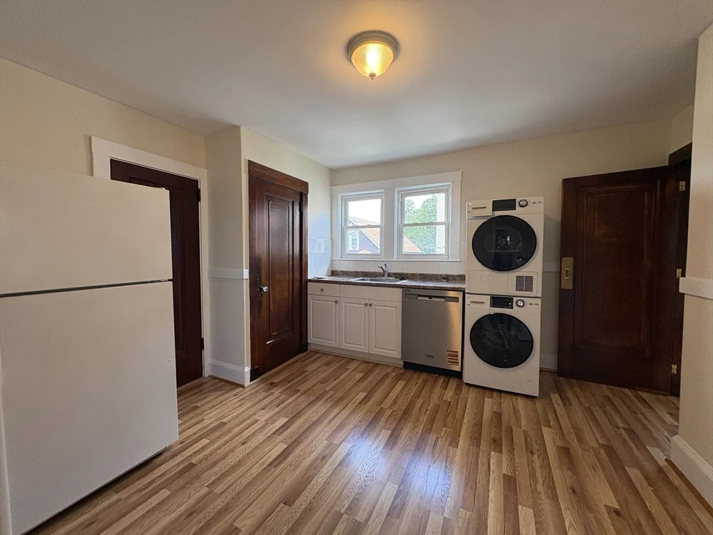 3 bed, 1 bath apartment for rent at 155-157 Hillside St Unit 2, Mission Hill — photo 16 of 17