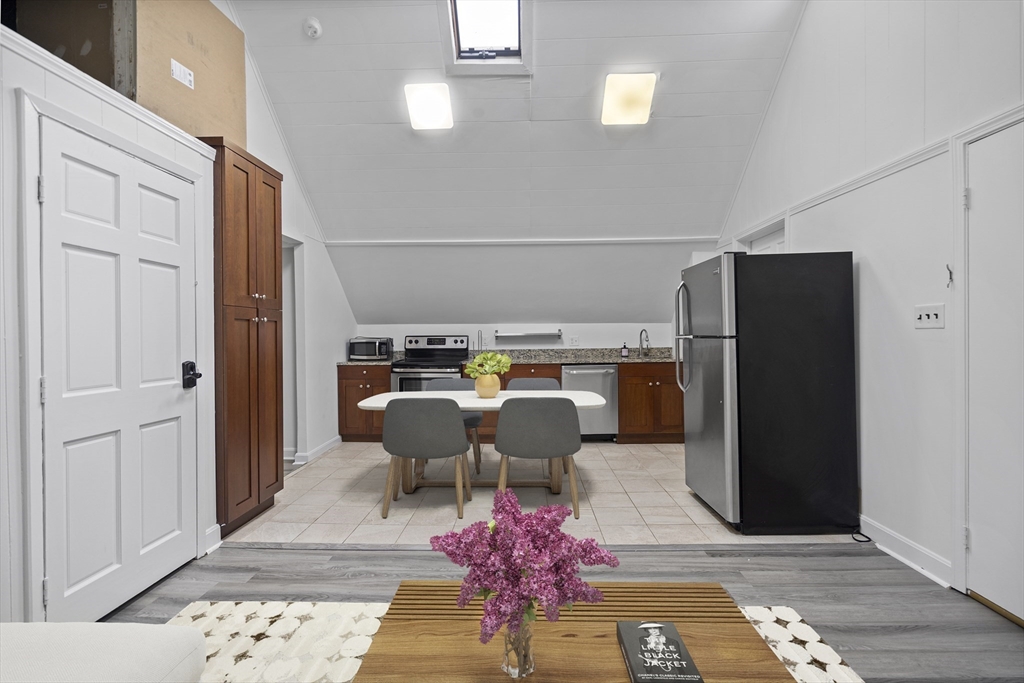 3 bed, 1 bath apartment for rent at 155 5th St Unit 3, Kendall Square — photo 1 of 9