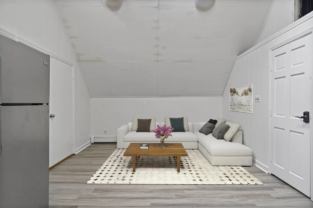 3 bed, 1 bath apartment for rent at 155 5th St Unit PH, Kendall Square — photo 2 of 9