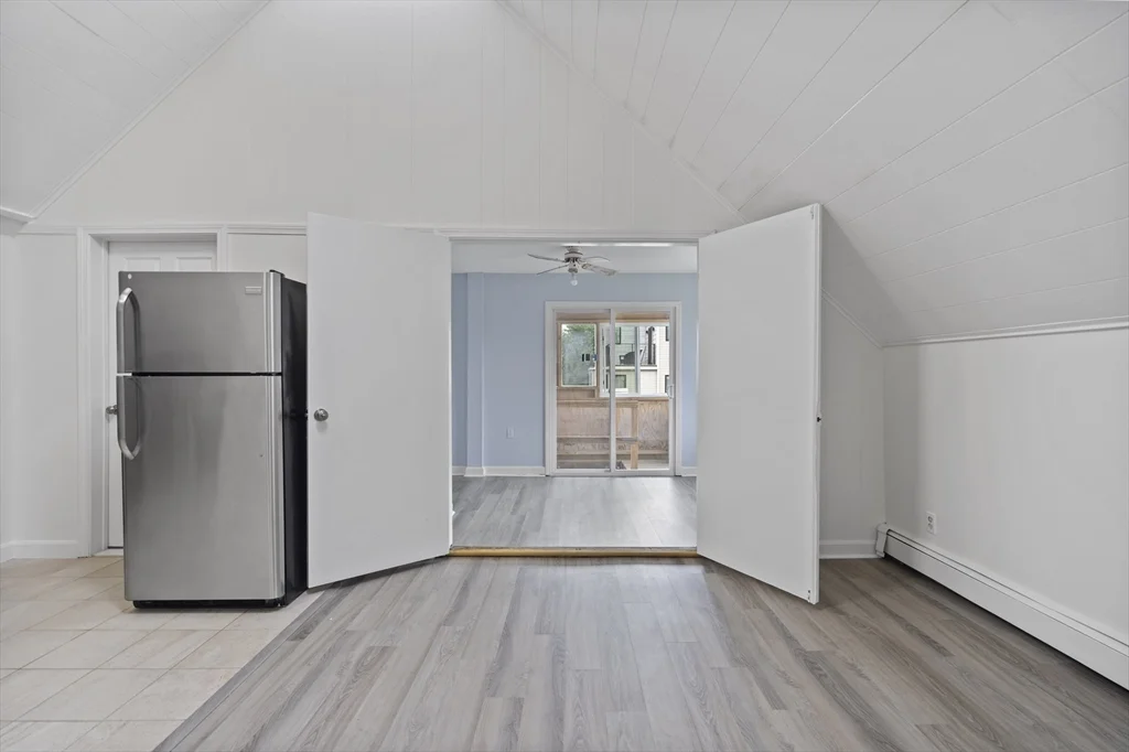3 bed, 1 bath apartment for rent at 155 5th St Unit PH, Kendall Square — photo 4 of 9