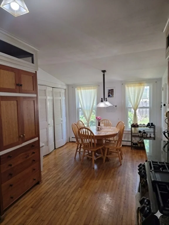4 bed, 2 bath apartment for rent at 155 Amity St Unit n/a, Amherst — photo 5 of 16