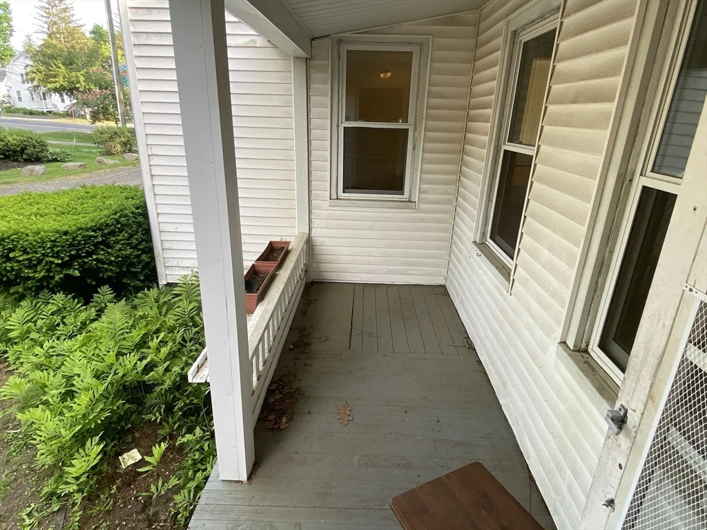 4 bed, 2 bath apartment for rent at 155 Amity St Unit n/a, Amherst — photo 3 of 16