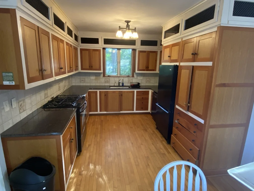 4 bed, 2 bath apartment for rent at 155 Amity St Unit n/a, Amherst — photo 4 of 16