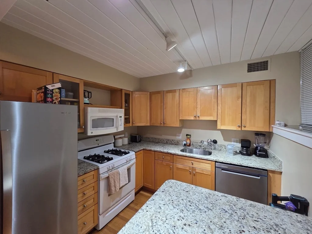 2 bed, 2 bath apartment for rent at 155 Brookline St Unit 2, Cambridgeport — photo 12 of 20