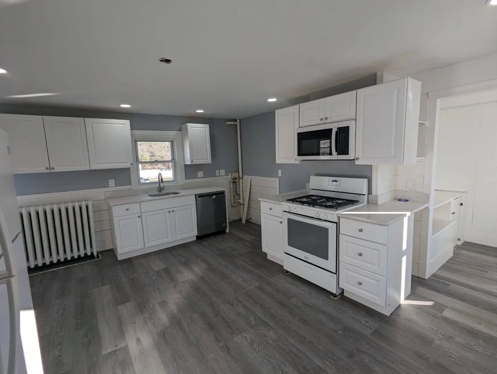4 bed, 1 bath apartment for rent at 155 Centre Ave Unit 2, Abington — photo 24 of 33