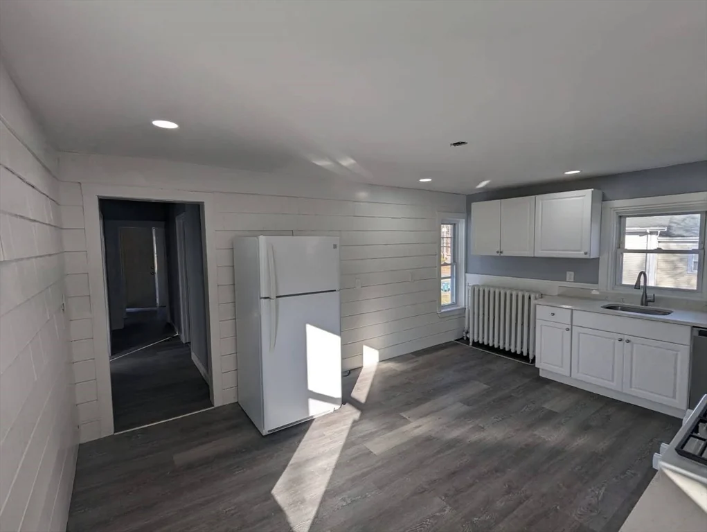 4 bed, 1 bath apartment for rent at 155 Centre Ave Unit 2, Abington — photo 2 of 33