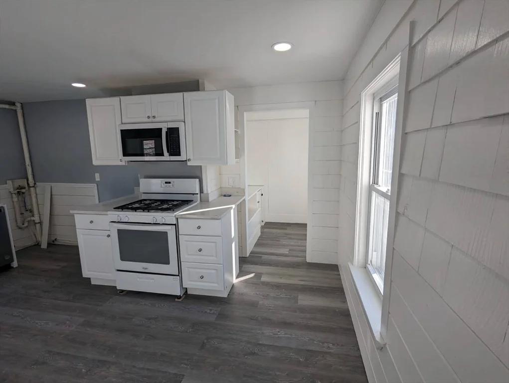 4 bed, 1 bath apartment for rent at 155 Centre Ave Unit 2, Abington — photo 25 of 33