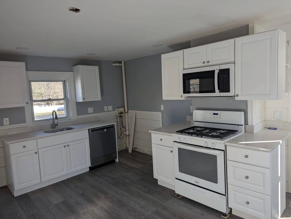 4 bed, 1 bath apartment for rent at 155 Centre Ave Unit 2, Abington — photo 28 of 33