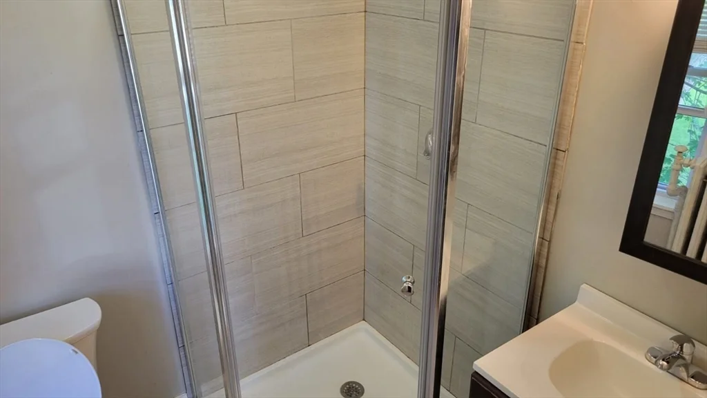 2 bed, 1 bath apartment for rent at 155 Centre Ave Unit 3, Abington — photo 8 of 23